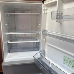 家庭用4枚扉冷蔵庫の画像