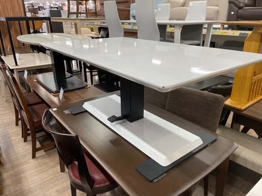 昇降式テーブル