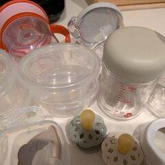 新生児、ベビー用　ピジョン哺乳瓶　離乳食カップ　専用蓋　用途別おしゃぶり　トレーニングコップストローまとめ売りの画像