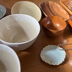 食器、香水の画像