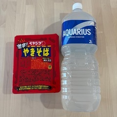 激辛ペヤング やきそば+アクエリアス 2Lの画像