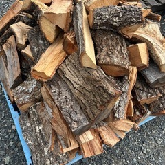 1年乾燥薪 ナラ クヌギ　サイズ　形様々の画像