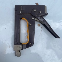 タッカー　金属製の画像