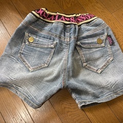 スタイリッシュな女の子のショートパンツ  Sの画像