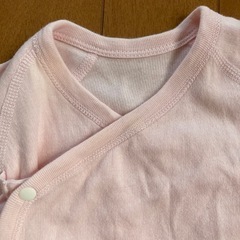 ユニクロ　ベビー肌着　長袖60cmの画像