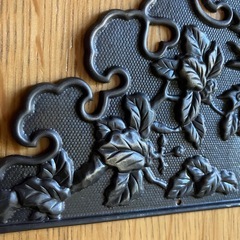 仏間扉取手の飾りの画像