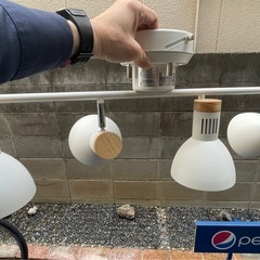 【中古・美品】ニトリ シーリングライト 4灯 リモコン付き LED対応 スポットライト 可動式 ホワイト×ウッド調の画像