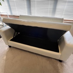 【０円】白ソファ　2人掛け　収納付きの画像