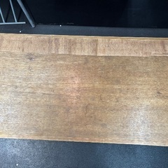 木製テーブルの画像