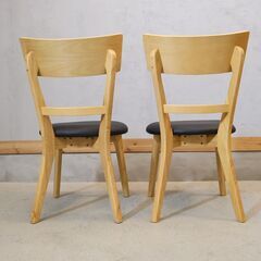 大川の家具メーカー株式会社サンのマリヤ ダイニングチェア 2脚セットです。温もりを感じるデザインが、お部屋全体を明るく和やか雰囲気にしてくれる木製椅子。お手入れが簡単なPVCの座面で使い勝手抜群です！の画像