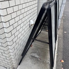 ポスターパネルスタンドB2｜看板2つの画像