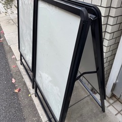 ポスターパネルスタンドB2｜看板2つの画像