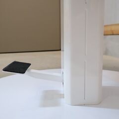 Dinos(ディノス)の丸型昇降テーブルです。リビングでもダイニングでも使える高さ調整可能なリフティングテーブル。在宅ワークやPCデスクとしても◎の画像