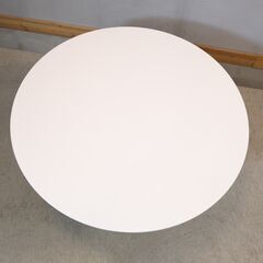 Dinos(ディノス)の丸型昇降テーブルです。リビングでもダイニングでも使える高さ調整可能なリフティングテーブル。在宅ワークやPCデスクとしても◎の画像