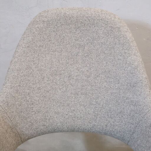 Vitra(ヴィトラ)よりコンパクトで快適な読書用チェアとして開発されたオーガニックチェアです。イームズ＆サーリネンによってデザインさ