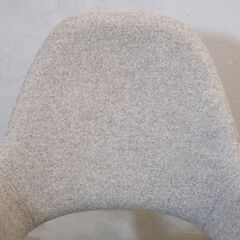 Vitra(ヴィトラ)よりコンパクトで快適な読書用チェアとして開発されたオーガニックチェアです。イームズ＆サーリネンによってデザインされた名作椅子。包み込まれるような快適な座り心地です♪の画像