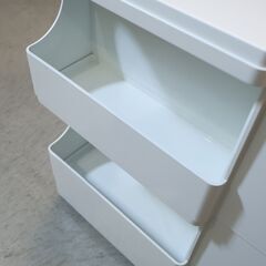 イタリアのメーカーB-LINE(ビーライン)よりJoe Colombo(ジョエ・コロンボ)デザイン アクリルプレート付 ボビーワゴン 2段2トレイ/ホワイトです。シンプルモダンで機能的なデザインの画像