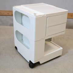 イタリアのメーカーB-LINE(ビーライン)よりJoe Colombo(ジョエ・コロンボ)デザイン アクリルプレート付 ボビーワゴン 2段2トレイ/ホワイトです。シンプルモダンで機能的なデザインの画像