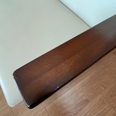 ソファ　2.5人掛け　アイボリー合皮×ウォールナット材　の画像