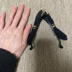 黒の髪飾りの画像