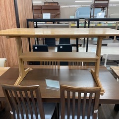 ダイニングテーブルの画像