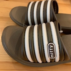 激安‼️ミッフィーサンダル　24足×10箱❗️売りまとめて！フリマ　の画像