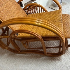 ラタン製リクライニングチェアの画像