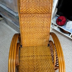 ラタン製リクライニングチェアの画像