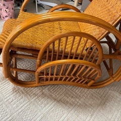 ラタン製リクライニングチェアの画像