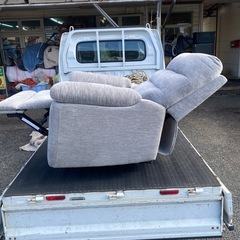 グレーのリクライニングソファ　ゆりかご　ロッキングチェアの画像