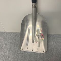 J7P2387 カチ割り スコップ アルミ製 伸縮式 持ち手 柄 全長 96cm 角スコ 雪かき 除雪 作業 農業 用具 工具 ガーデン 冬 土木 現状の画像