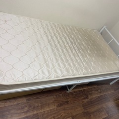 【格安✨】シングルパイプベッド(白)➕マットレス　相模原市南区引き取りの画像