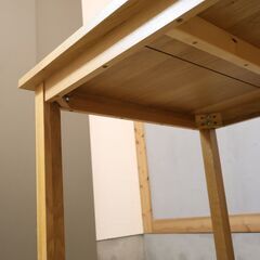 無印良品(MUJI)の人気のオーク無垢材ダイニングテーブルです。140cmのコンパクトなサイズとシンプルで無駄のないスッキリとしたデザインはナチュラルな北欧スタイルなどにおススメ♪の画像