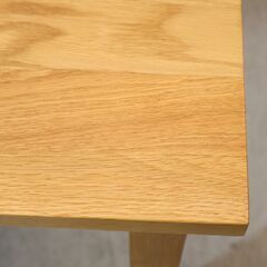 無印良品(MUJI)の人気のオーク無垢材ダイニングテーブルです。140cmのコンパクトなサイズとシンプルで無駄のないスッキリとしたデザインはナチュラルな北欧スタイルなどにおススメ♪の画像