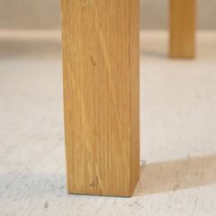 無印良品(MUJI)の人気のオーク無垢材ダイニングテーブルです。140cmのコンパクトなサイズとシンプルで無駄のないスッキリとしたデザインはナチュラルな北欧スタイルなどにおススメ♪の画像