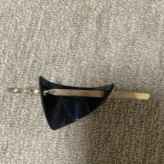 黒の髪留めの画像