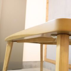 DAIMARU(家具の大丸)よりAdele(アデル) オーク材 ダイニングテーブルです。角に丸みを持たせた柔らかな表情の食卓テーブルは北欧スタイルやカフェ風のインテリアにもピッタリ♪の画像