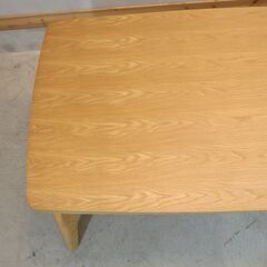 DAIMARU(家具の大丸)よりAdele(アデル) オーク材 ダイニングテーブルです。角に丸みを持たせた柔らかな表情の食卓テーブルは北欧スタイルやカフェ風のインテリアにもピッタリ♪の画像