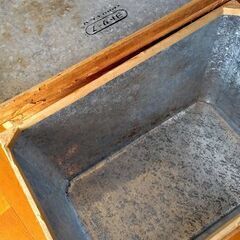 古い茶箱の画像