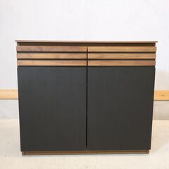 Dinos(ディノス)のAlus style(アルススタイル)のアルススタイル カウンター下収納です。ウォールナット材と黒革調の組み合わせが空間をシックな雰囲気のキャビネット。モダンなインテリアに◎♪の画像