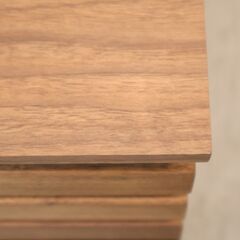 Dinos(ディノス)のAlus style(アルススタイル)のアルススタイル カウンター下収納です。ウォールナット材と黒革調の組み合わせが空間をシックな雰囲気のキャビネット。モダンなインテリアに◎♪の画像