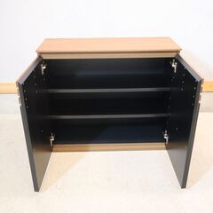 Dinos(ディノス)のAlus style(アルススタイル)のアルススタイル カウンター下収納です。ウォールナット材と黒革調の組み合わせが空間をシックな雰囲気のキャビネット。モダンなインテリアに◎♪の画像