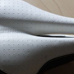 ロードバイク用サドル　２個　美品の画像