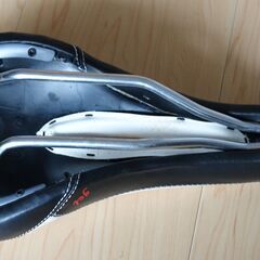 ロードバイク用サドル　２個　美品の画像
