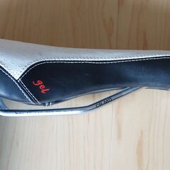 ロードバイク用サドル　２個　美品の画像