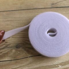 ケーブルベルト　コード　ホワイト　白　大量　束　配線　整理　クリップ　最安値の画像