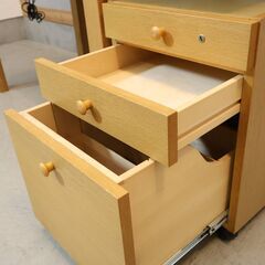 karimoku(カリモク)のBuona scelta(ボナ シェルタ) オーク材 パーソナルデスクとワゴンです。北欧テイストのスッキリとしたスマートなデザインは事務机やお子様の学習机におススメです♪の画像