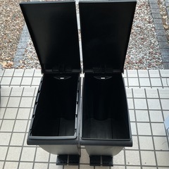 黒のスリム型ダストボックス（ゴミ箱）2個セット　30ℓの画像