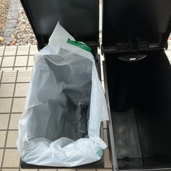 黒のスリム型ダストボックス（ゴミ箱）2個セット　30ℓの画像