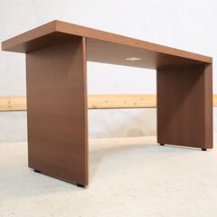 arflex(アルフレックス)のBRACCO(ブラッコ) ブラックウォールナット材 サービステーブルです。ナチュラルな質感とシンプルなデザインはソファなどに合わせてサイドテーブルとしても♪の画像